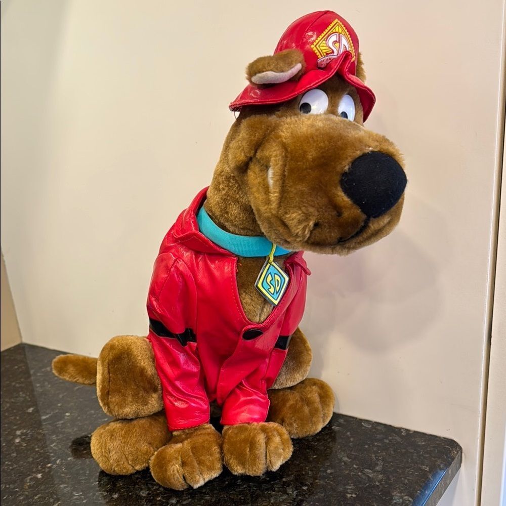 Large Scooby Doo Fire Department Outfit Vintage Hanna-Barbera Toy